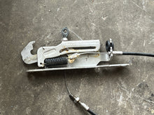 Cargar imagen en el visor de la galería, 350 hp Mercury Verado SIDE LATCH ASSY 888974A02 CABLE 8M0080491 FOUR STROKE 200-400 hp compatible
