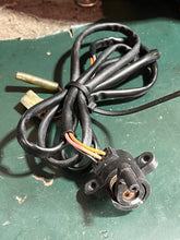 Cargar imagen en el visor de la galería, f 115 150 175 200 225 HP Yamaha TRIM SENDER 64E-83672-02-00 four stroke 2001-2003 some 25 30 40 75 80 90 130 hp superseded 64E-83672-03-00 64E-83672-04-00
