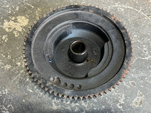 Charger l'image dans la galerie, 40 48 50 55 hp Johnson Evinrude flywheel 513837 584251, two stroke two cylinder outboards
