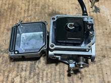 Load image into Gallery viewer, 90 75 hp Yamaha CARBURETOR SET 6H1-07 6H1-14301-07-00 6H1-14302-07-00 6H1-14303-07-00 Two Stroke 1992-2003

