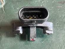 Charger l'image dans la galerie, 150 175 hp Johnson Evinrude 0777662 777662 0584914 586343 Flywheel Sensor Assembly OIS ignition Two Stroke
