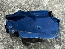 Charger l'image dans la galerie, 2.5 hp Nissan Tohatsu ENGINE COVER right strbd 314670032 314670031 N14670032 3C2670030 314S670035 two stroke 2002
