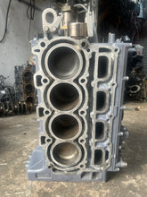 Cargar imagen en el visor de la galería, f 115 hp Yamaha mercury CYLINDER BLOCK with rotating assembly 68V-W009B-03-1S CRANKCASE 68V-15100-01-1S four stroke 2000-2003
