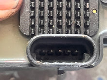Charger l'image dans la galerie, 135 115 125 200 250 90 80 75 hp Mercury DFI optimax IGNITION COIL 883778 8M0077473 8M0077471 5-pin two stroke - some EFI comp
