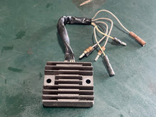 Cargar imagen en el visor de la galería, BF 25 30 hp Honda 31750-ZV7-751 voltage REGULATOR RECTIFIER ASSY 12V nla SH598c-12 31750-ZV7-003

