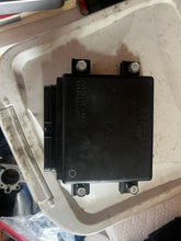 Charger l'image dans la galerie, F 150 hp Yamaha ECU 63P-33 63P-8591A-33-00 F8T 94371 four stroke 2006 994 hours - superseded number 63P-30 through 63P-38 - U
