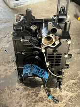 Charger l'image dans la galerie, 40 30 hp Mercury EFI CYLINDER BLOCK long 850082T35 four stroke 3 cylinder 2005
