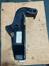 Load image into Gallery viewer, 50 40 hp Evinrude CLAMP BRACKET 5031485 strbd 5031486 port four stroke 1999-2000 DF 40 50 hp Suzuki 41121-97E03-0ep 41121-97E
