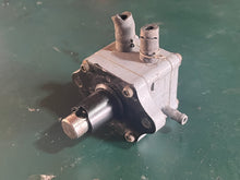 Cargar imagen en el visor de la galería, BF 90 50 40 35 25 hp Honda 16700-ZW1-004 FUEL PUMP oem 1997-2005
