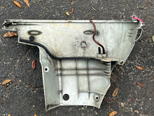 Cargar imagen en el visor de la galería, BF 15 20 hp Honda LOWER ENGINE COVER strb 06630-ZY1-305ZA, port 06730-ZY1-305ZA four stroke
