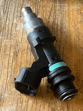 Cargar imagen en el visor de la galería, DF 115 100 90 hp Suzuki FUEL INJECTOR 15710-82K50 Four Stroke some 140 80 75 70 hp
