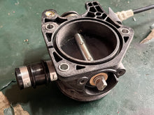 Load image into Gallery viewer, 115 hp Mercury THROTTLE BODY 898103T98 four stroke EFI
