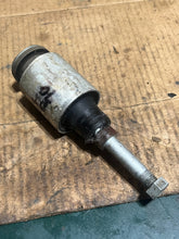 Cargar imagen en el visor de la galería, DF 70 60 hp Suzuki 54160-87E11 LOWER MOTOR MOUNT 1998-2009 four stroke 54166-87E00 LOWER MOUNT BOLT &amp; cover

