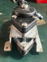 Cargar imagen en el visor de la galería, Johnson Evinrude VRO CONVERSION FUEL PUMP OMC 5004558 0438400 Engine Two Stroke
