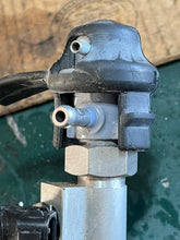 Charger l'image dans la galerie, BF 135 150 115 Honda intake fuel injectors fuel rail  &amp; pressure regulator OUTBOARD 2006-up 16450-ZY6-003 16621-ZY6-000 16740
