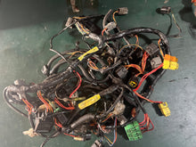 Cargar imagen en el visor de la galería, f 225 200 hp Yamaha 69J-82590-40-00 WIRE HARNESS ASSY, 69J-8259N-10-00 WIRE HARNESS ASSY 3 four stroke OEM 2004-2010

