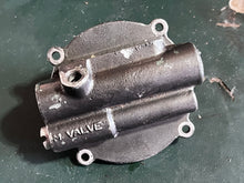 Cargar imagen en el visor de la galería, DT 140 115 85 75 hp Suzuki 48502-94530 VALVE BODY ASSY for ptt trim pump Two Stroke 1986-1996
