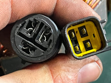 Charger l'image dans la galerie, 1 sold aug2026—-150 175 200 hp Yamaha 6R3-85510-00-00 STATOR
two stroke 1990-2009 vmax precision blend ox66
