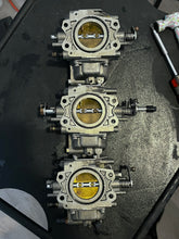 Charger l'image dans la galerie, 225 hp Yamaha 76 degree CARBURETOR SET port 2-4-6 62J-14301-00-00 62J-14302-00-00 62J-14303-00-00 two stroke 1994-1996
