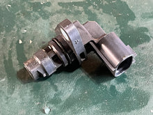 Load image into Gallery viewer, DF 200 150 hp Suzuki CAM POSITIONING SENSOR 33220-64L10 four stroke 2016-2024 some compatibility 40 50 60 70 80 90 100 115 14
