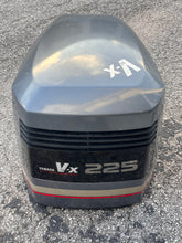 Cargar imagen en el visor de la galería, 225 250 hp Yamaha TOP COWLING ASSY 65J-42610-V1-4D engine cover Two Stroke 2000-2001 vx Saltwater Series
