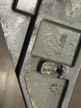 Cargar imagen en el visor de la galería, sold local jan2026——f 115 hp Yamaha FITTING PLATE bottom cowl 68V-42738-00-5B four stroke 2000-2008
