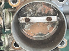 Charger l'image dans la galerie, BF 150 135 hp Honda THROTTLE BODY 16400-ZY6-013 four stroke 2007-up
