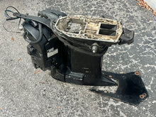 Charger l'image dans la galerie, 200 225 250 hp Johnson Evinrude Racing SWIVEL BRACKET 20”, LOWER COVERS 1999-2001, CLAMP BRACKETS, STEERING ARM 20” and Mount
