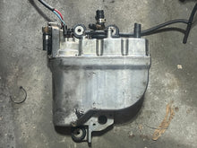Load image into Gallery viewer, 250 hp Yamaha OX66 VST FLOAT CHAMBER W TOP 66K-14980-00-00 &amp; FUEL PUMP 67H-13907-00-00 Two Stroke v6 150 - 225 hp 1999-2003
