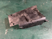 Charger l'image dans la galerie, 90 115 hp Johnson 0513818 COVER, Power pack to flywheel two stroke OIS 1997-2006

