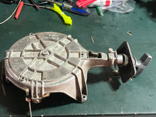 Charger l'image dans la galerie, 40 35 hp Tohatsu 40c Nissan RECOIL STARTER ASSY 345050001 two stroke 1996-2004
