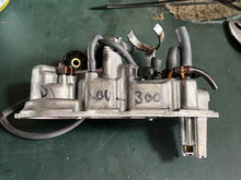 Cargar imagen en el visor de la galería, 150 175 200 225 250 300 hp Yamaha 68F-14182-01-00 VST FLOAT CHAMBER COVER 60V-14182-01-00 2000-2011 two stroke HPDI

