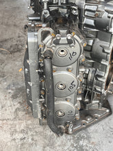 Load image into Gallery viewer, DT 150 200 hp Suzuki CRANKCASE 11300-87D85-0ED Two Stroke EFI good compression #2
