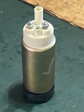 Cargar imagen en el visor de la galería, f 225 200 hp Yamaha 69J-13907-01-00 vst FUEL PUMP COMP interior &amp; FILTER 68V-13915-00-00 FOUR STROKE genuine
