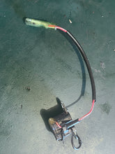 Cargar imagen en el visor de la galería, 8 9.9 HP Mercury PULSER COIL 825661 four stroke OEM
