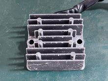Cargar imagen en el visor de la galería, DT 225 250 200 150 HP Suzuki 32800-92E00 32800-92E10 voltage RECTIFIER &amp; REGULATOR electrical OEM two stroke 92E10
