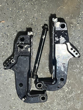 Cargar imagen en el visor de la galería, MFS 50 hp Tohatsu 3KYQ772111 CLAMP BRACKET right STARBOARD 2014-2022 Tohatsu 3KYQ772120 CLAMP BRACKET port 3AD621910 SWIVEL B
