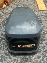 Charger l'image dans la galerie, 250 225 hp Yamaha OX66 65L-42610-V1-4D TOP COWLING ASSY two stroke 2000-2001
