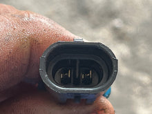 Load image into Gallery viewer, 40 30 hp Mercury EFI EXHAUST TEMPERATURE SENSOR 889575 8M0214984 four stroke 3 cylinder 2005
