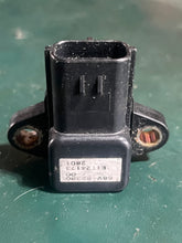 Charger l'image dans la galerie, f 115 hp Yamaha 68V-82380-00-00 PRESSURE SENSOR map 2000-2011 throttle body four stroke 115 200 225 hp
