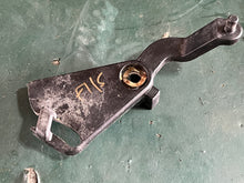 Cargar imagen en el visor de la galería, f 115 hp Yamaha THROTTLE CONTROL LEVER 68V-42154-00-00 four stroke 2000-2011
