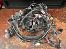 Charger l'image dans la galerie, DF 175 150 hp Suzuki engine WIRING HARNESS 36610-96J50 four stroke 2006-14 supersedes to 36610-96J90
