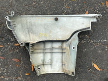 Cargar imagen en el visor de la galería, BF 15 20 hp Honda LOWER ENGINE COVER strb 06630-ZY1-305ZA, port 06730-ZY1-305ZA four stroke
