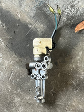 Cargar imagen en el visor de la galería, f 100 80 hp Yamaha 67F-14380-00-00 PRIMER STARTER carburetor STARTER BODY 67F-14378-00-00 Four Stroke 1999
