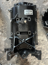 Charger l'image dans la galerie, 40 30 hp Mercury EFI CYLINDER BLOCK long 850082T35 four stroke 3 cylinder 2005
