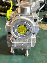 Load image into Gallery viewer, 225 250 300 hp Yamaha FUEL PUMP ASSY 60V-13910-00-00 V6 3.3L two stroke HPDI 2003-2009 some 200 hp
