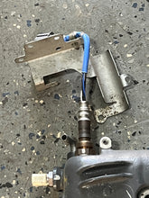 Cargar imagen en el visor de la galería, BF 150 135 hp Honda 18110-ZY6-415ZA EXHAUST MANIFOLD pre 1997-up 35668-ZY6-003 LAF SENSOR
