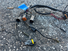 Load image into Gallery viewer, 200 225 250 hp Johnson Evinrude V6 engine harness 0586243 two stroke
