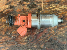 Load image into Gallery viewer, ulgy 150 175 200 hp Yamaha HPDI Fuel Injector 68F-13761-00-00 2.6L two stroke 2000-2011 cleaned

