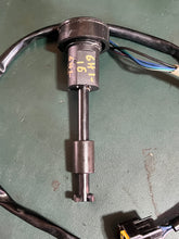 Charger l'image dans la galerie, 90 75 hp Yamaha OIL LEVEL SENSOR 6H1-85720-16-00 6H1-85720-17-00 two stroke 1994-2009

